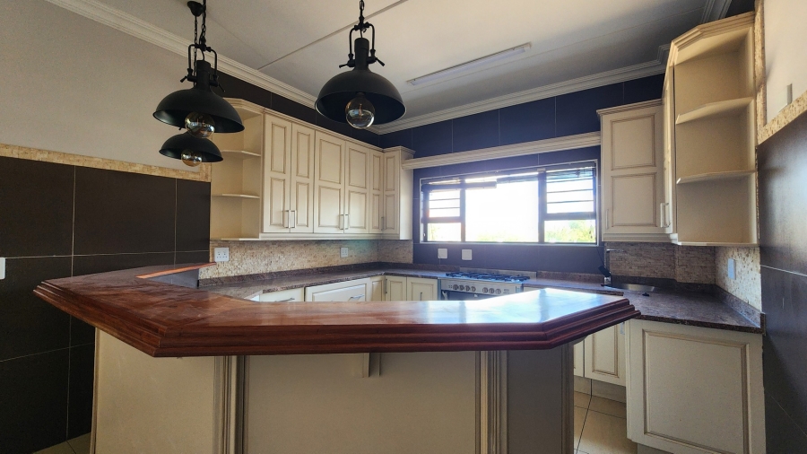 To Let 6 Bedroom Property for Rent in Tuscany Ridge North West